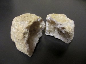 水晶ジオード