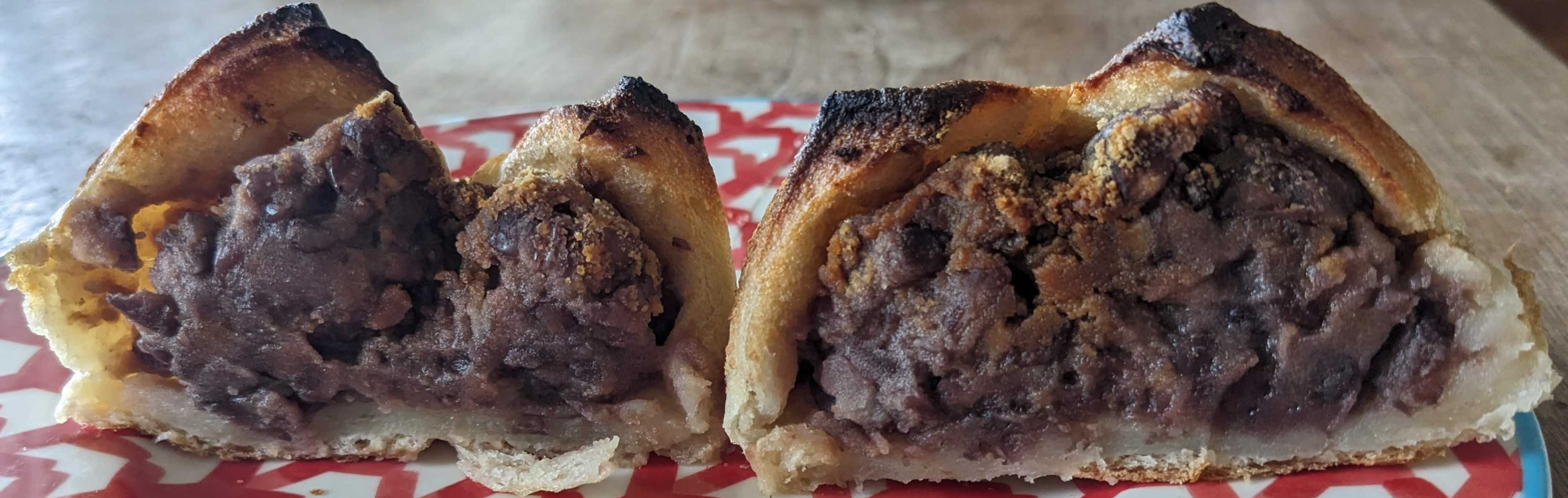 下田流の通販　黒みつきなこ塩もちゅもちゅあんこベーグルの断面