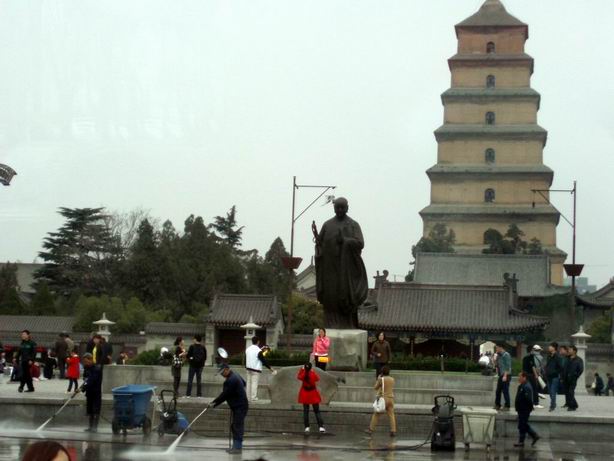 三蔵法師像と大雁塔