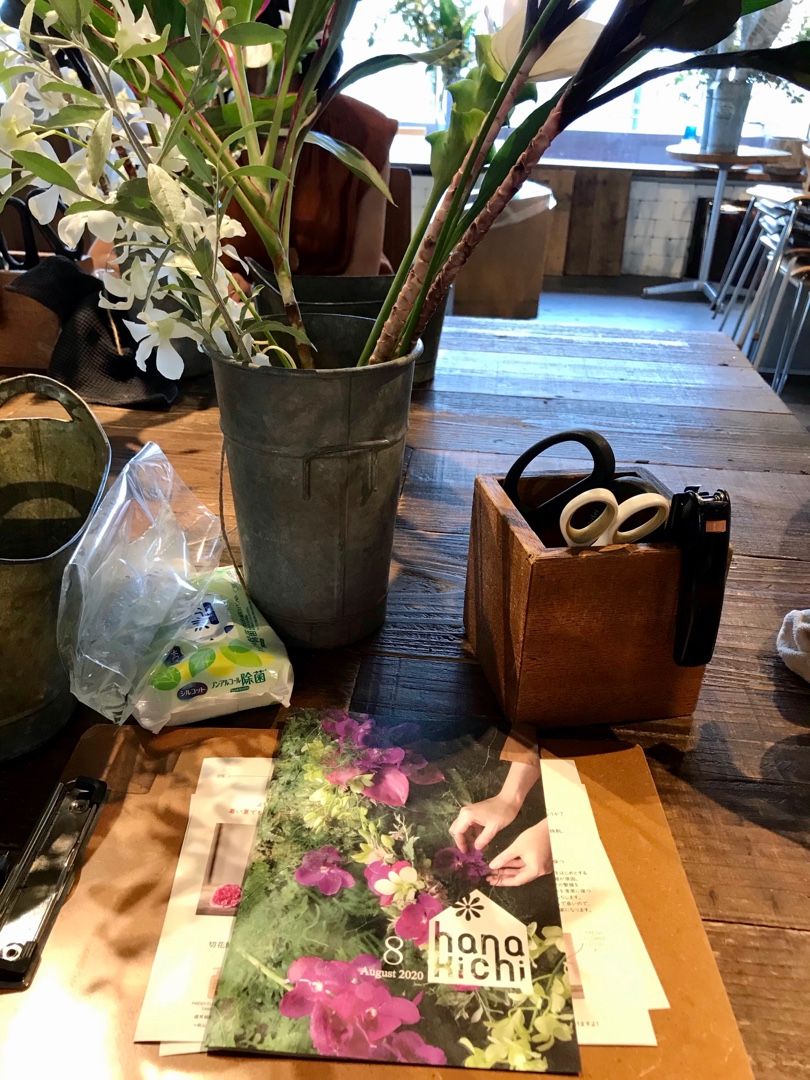 ｙさんと久しぶりにlineして楽しかった 青山フラワーマーケットにフラワーアレンジを習いに行く途中にlineしてくれてたそうです ｙさんはフラワーアレンジのセンスがよく 習ったらますます素敵になってますね Music Land 私の庭の花たち 楽天ブログ