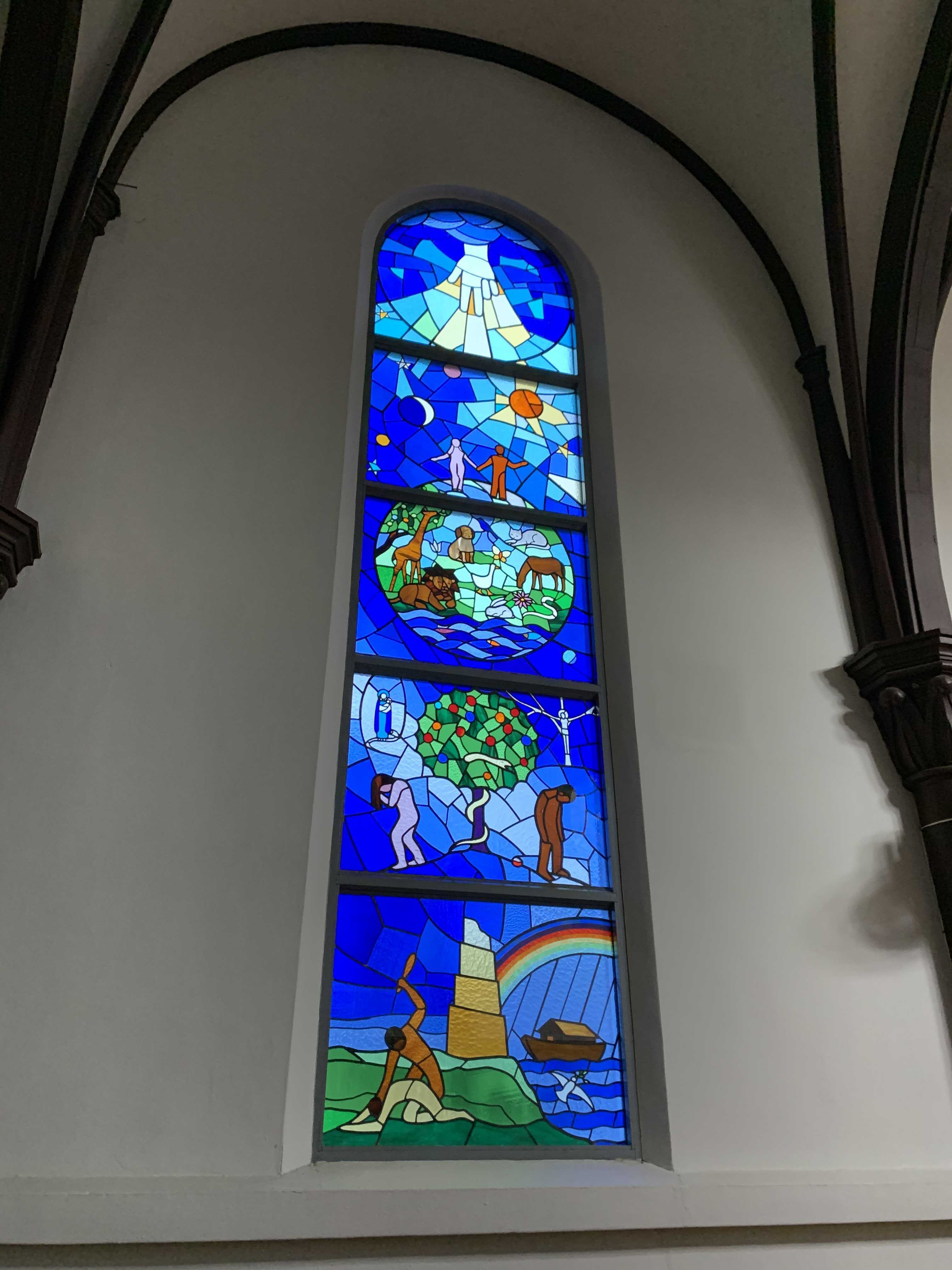 青森県弘前市・『カトリック弘前教会』のステンドグラス | ステンド