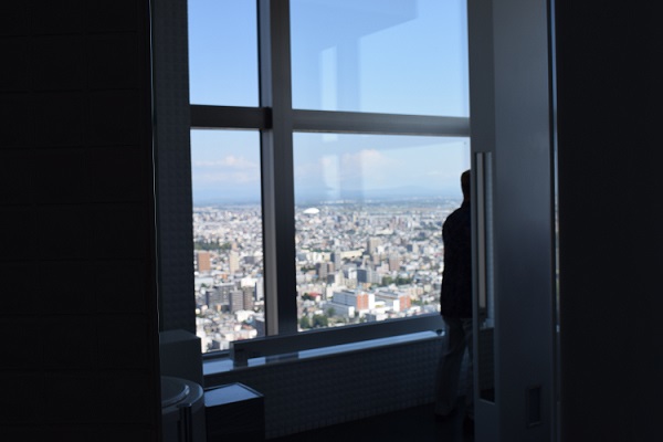 使用中の男子トイレ