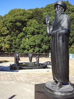哲学の庭ハムラビ.jpg