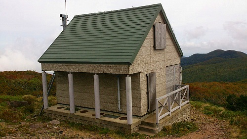 s-20140915船形山山頂避難小屋.jpg