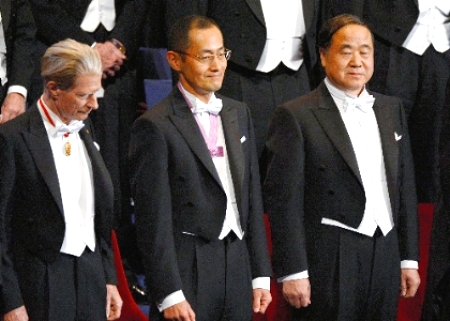山中教授のノーベル賞授賞式.jpg