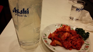 レモンサワーとキムチ.jpg