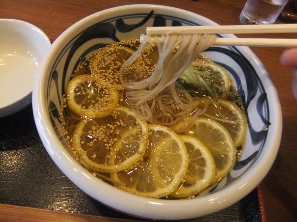 伊興３丁目・初味のレモンそば２