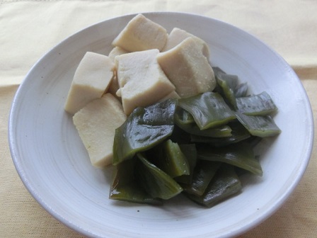 高野豆腐と茎わかめ