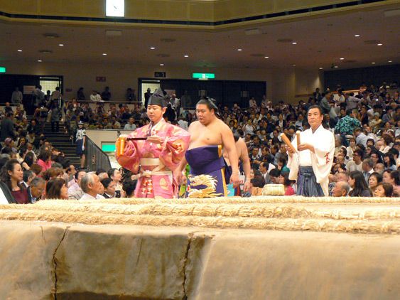 観客に関係する砂かぶりの意味とは 阿加井秀樹が伝える相撲の魅力 楽天ブログ