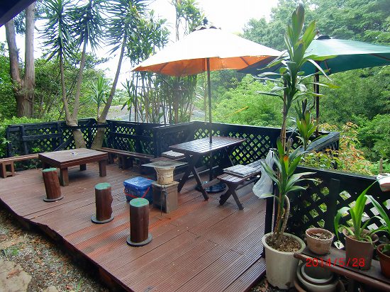 修理完了したテラスでランチ 005.jpg