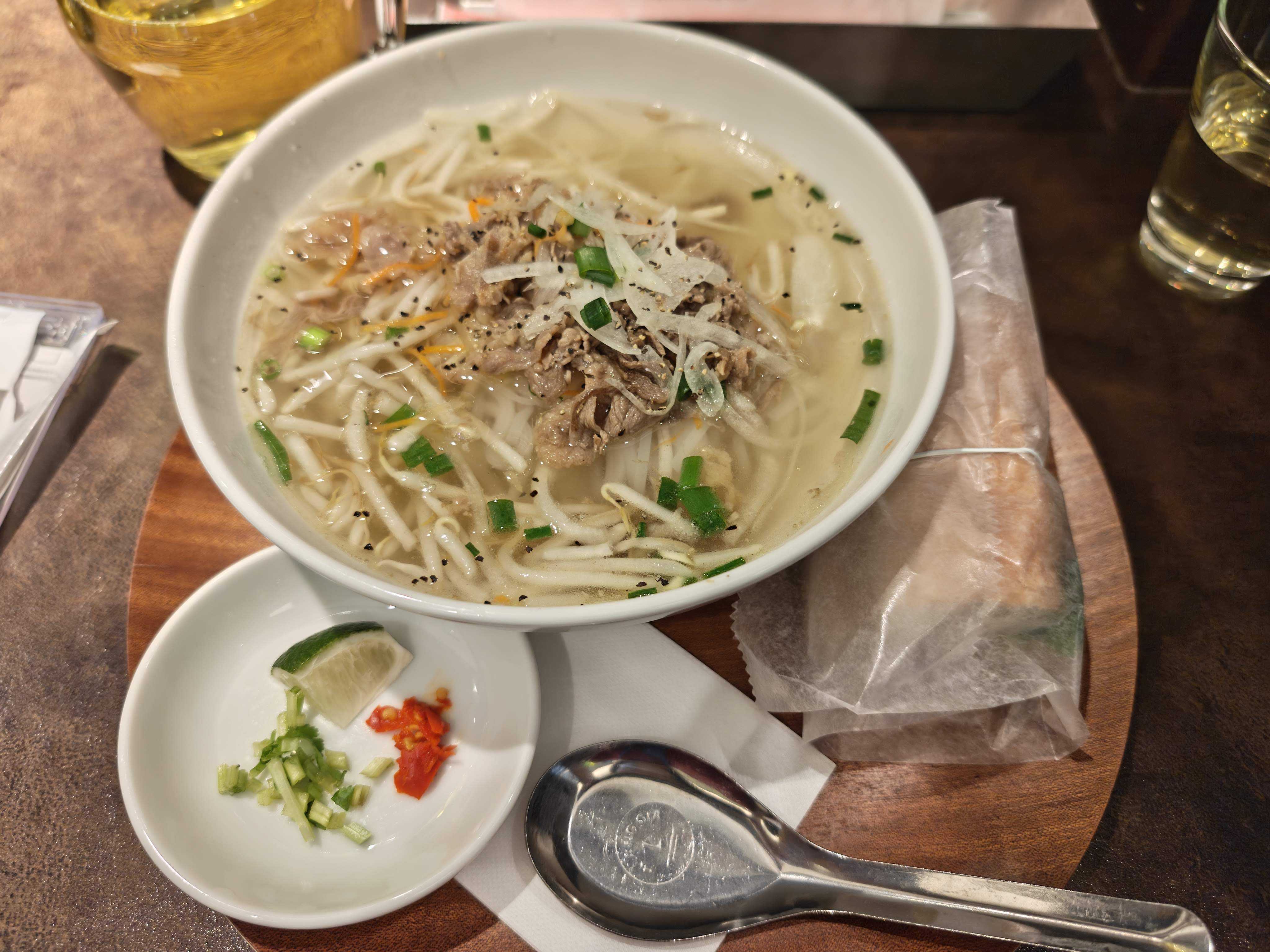 ニャーヴェトナム 虎ノ門ヒルズ店　一人ランチ 【平日】本日のフォー＆バインミーランチ