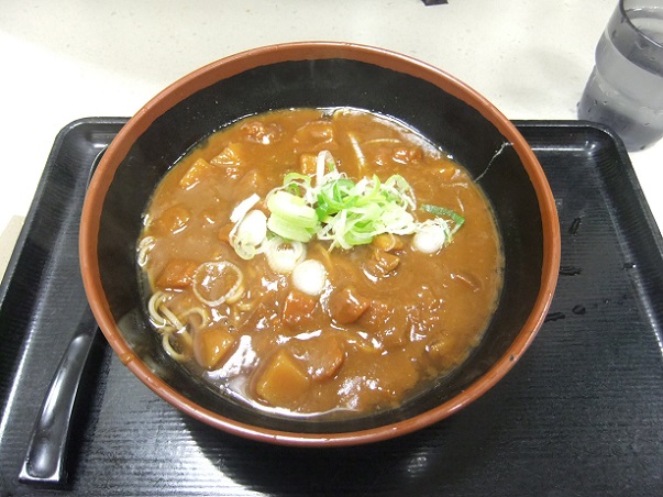 千住2丁目・富士そばのカレーそば1