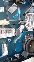 スピーカーを中心に