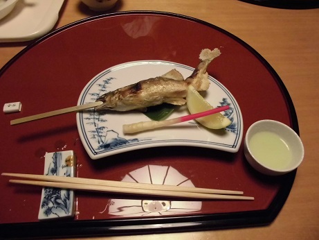 金谷ホテル夕食鮎塩焼き