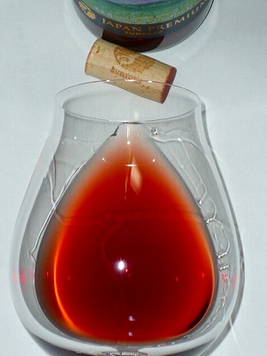 Suntory Japan Premium Tugaru PinotNoir 2010 glass.jpg