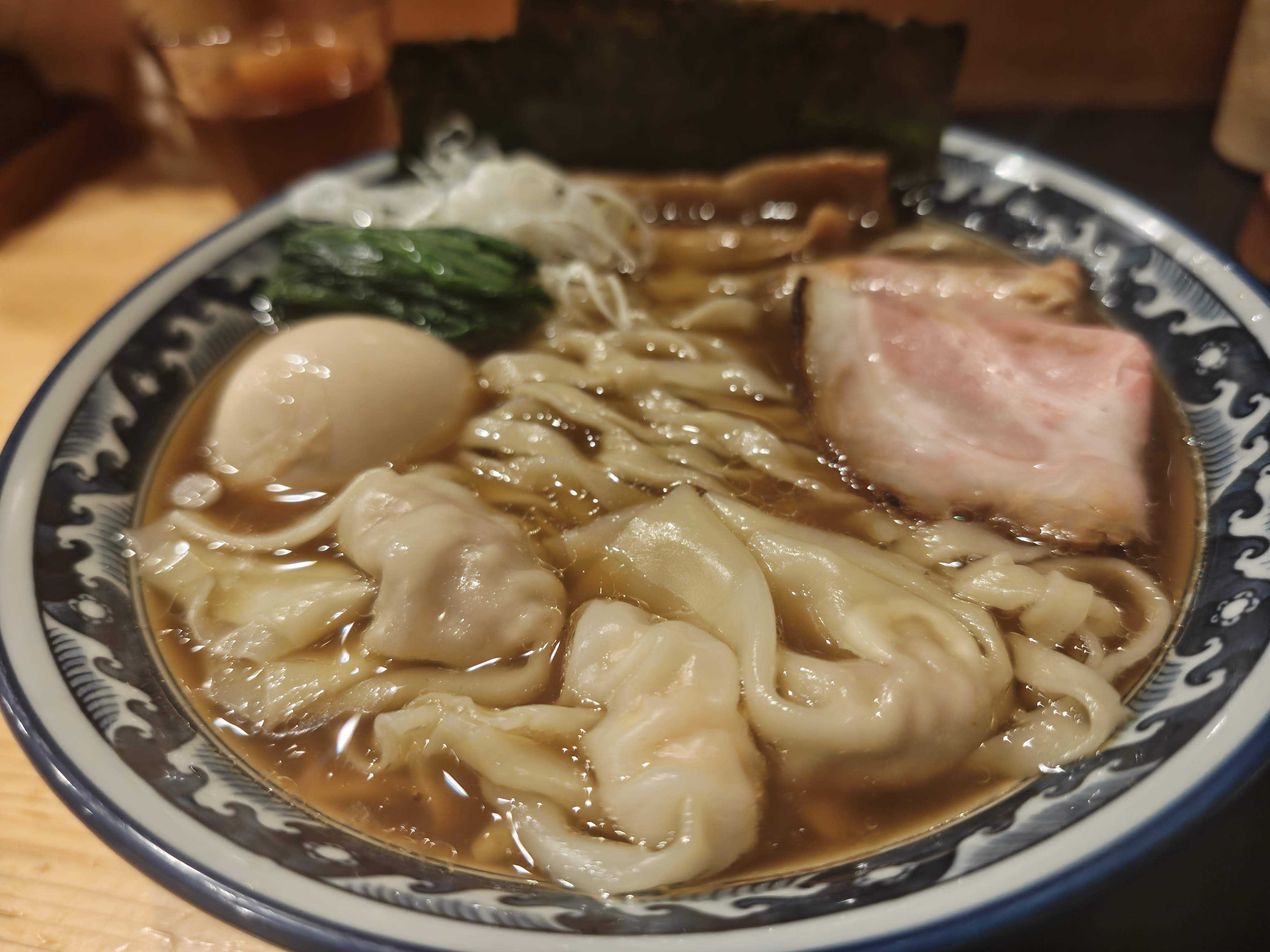 虎ノ門　行列ラーメン店　ロビンソン　特製中華そば　手もみ平打ち麺