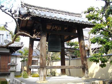 安楽寿院鐘楼と梵鐘