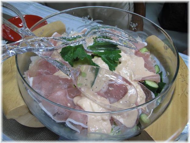 生ハムと海草サラダ