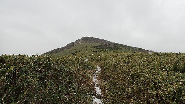 PA221539　11：06振り返り下り続ける.jpg