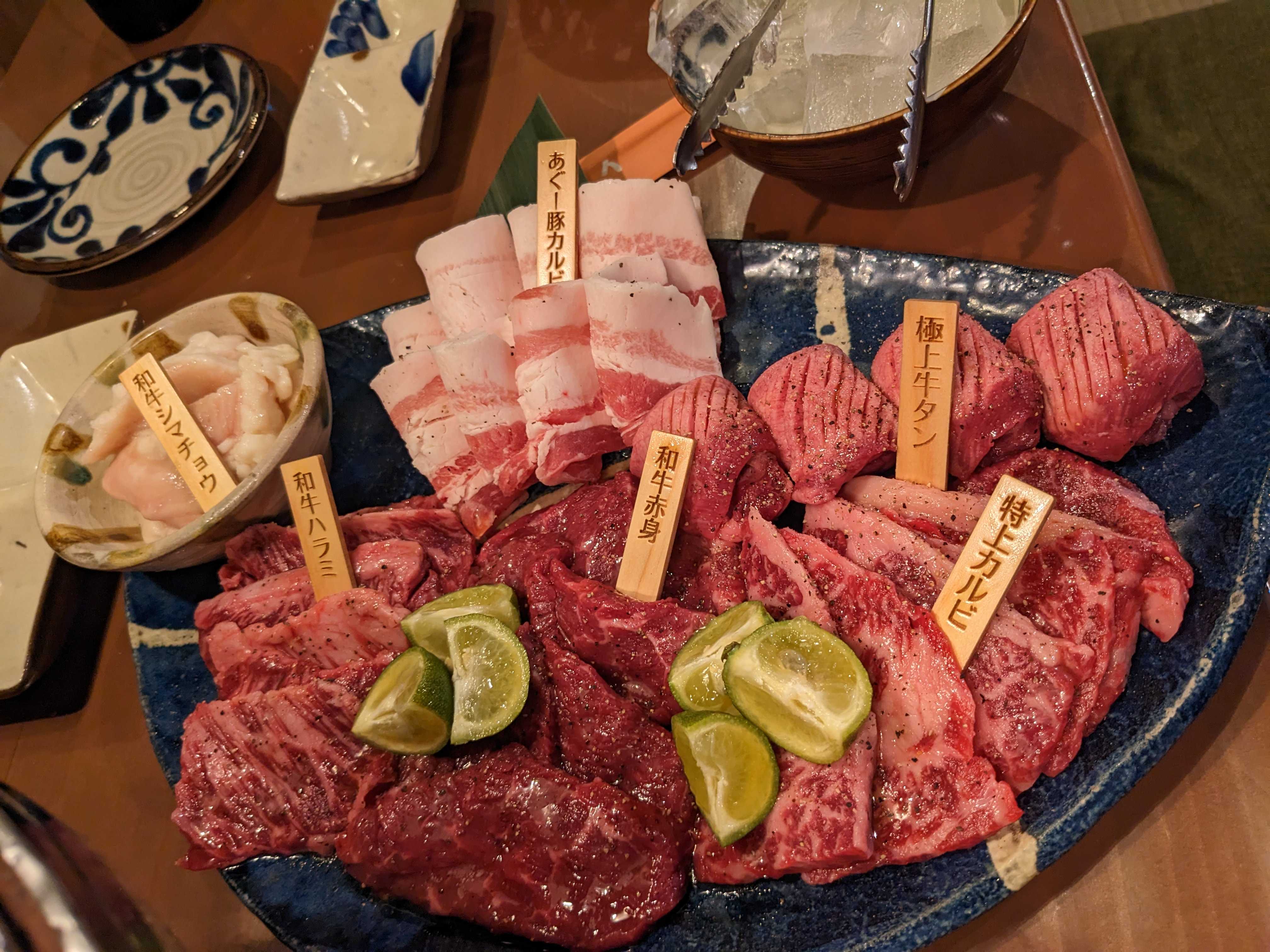 沖縄古民家七輪焼肉 恩納だから。恩納村セットのお肉