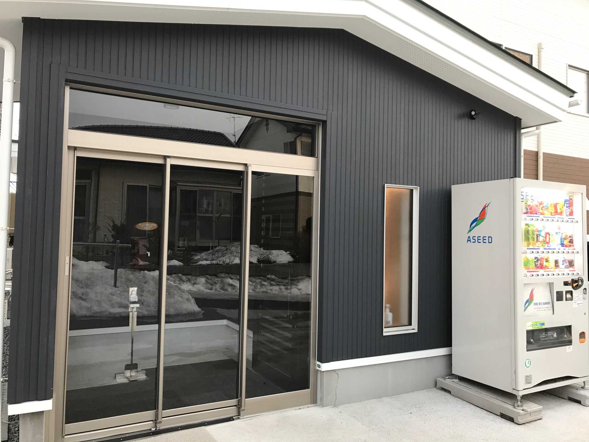 正面玄関にも風除室ができました 八戸市 一般社団法人cozyspace いろりの家 すわどる わらゆんのブログ 楽天ブログ