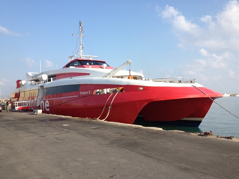 fast boat to Creta.jpg