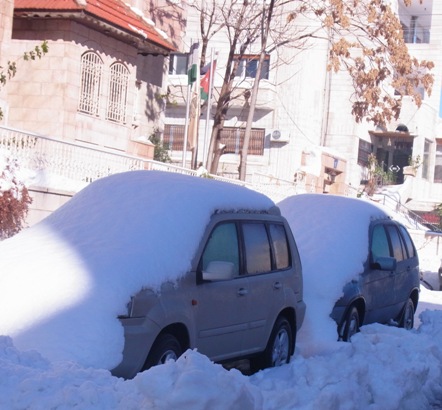 雪に埋もれた車2