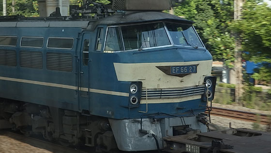 併走するEF66-27号機2.jpg