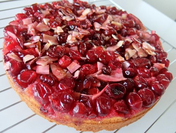 レーズン＆ベリーアップサイドダウンケーキ クランベリー 感謝祭　Holiday Dessert Sweet Cranberry Upside Down Cake