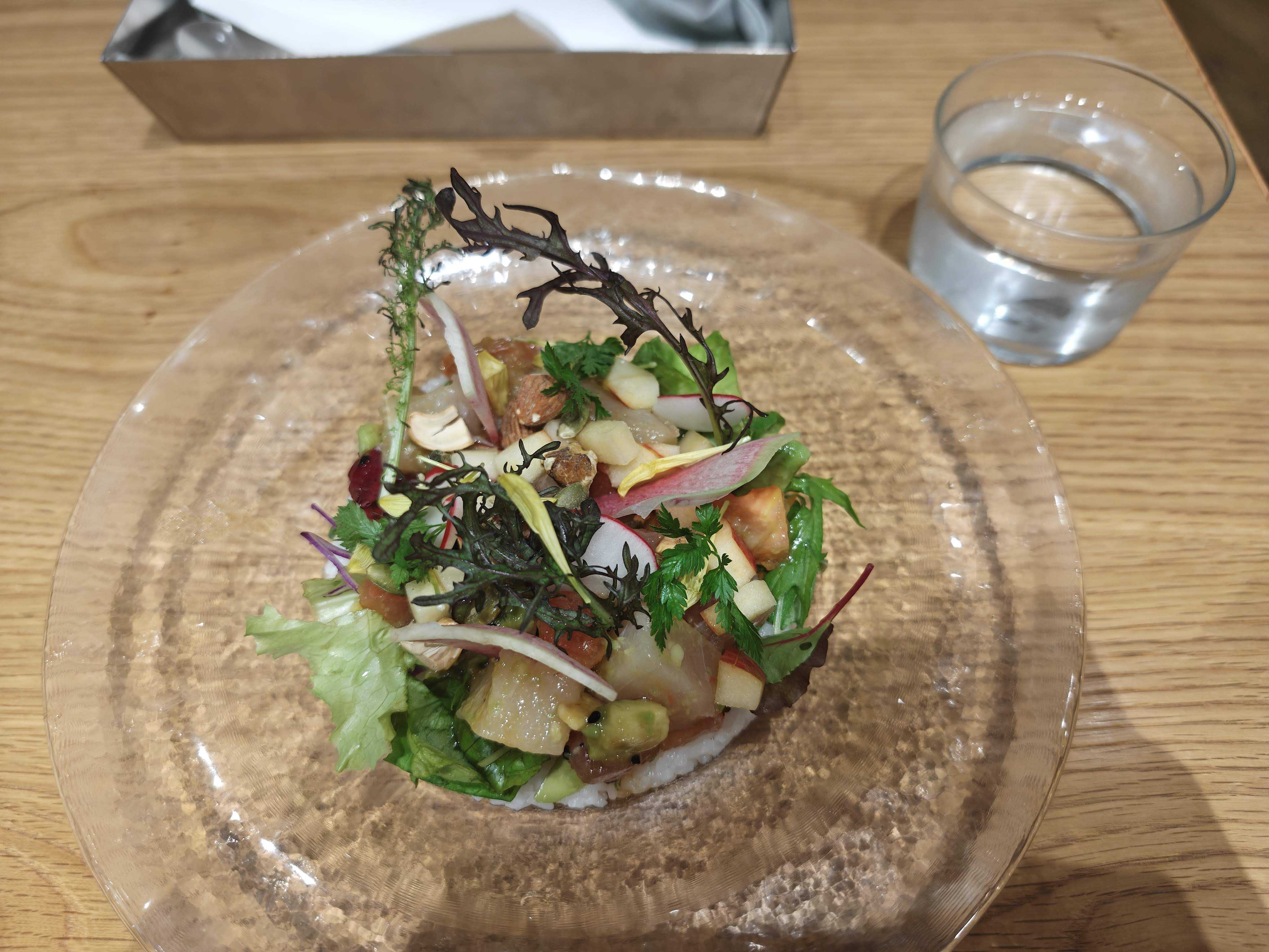 有楽町駅　女子会ディナー　キハチカフェ 日比谷シャンテ　マグロとアボカドのサラダごはん