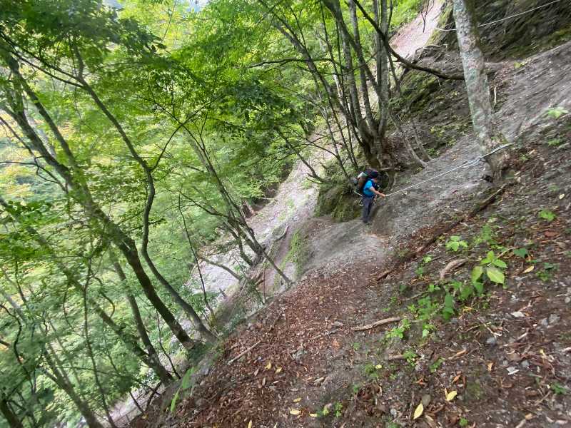 伊奈街道・新倉～伝付峠（転付峠、でんつくとうげ・1,990m）～二軒小屋（2）熟練者以外にはお薦めできません | 醍醐山と下部（しもべ）温泉