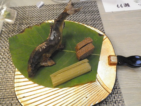 もも瀬150603鮎塩焼き