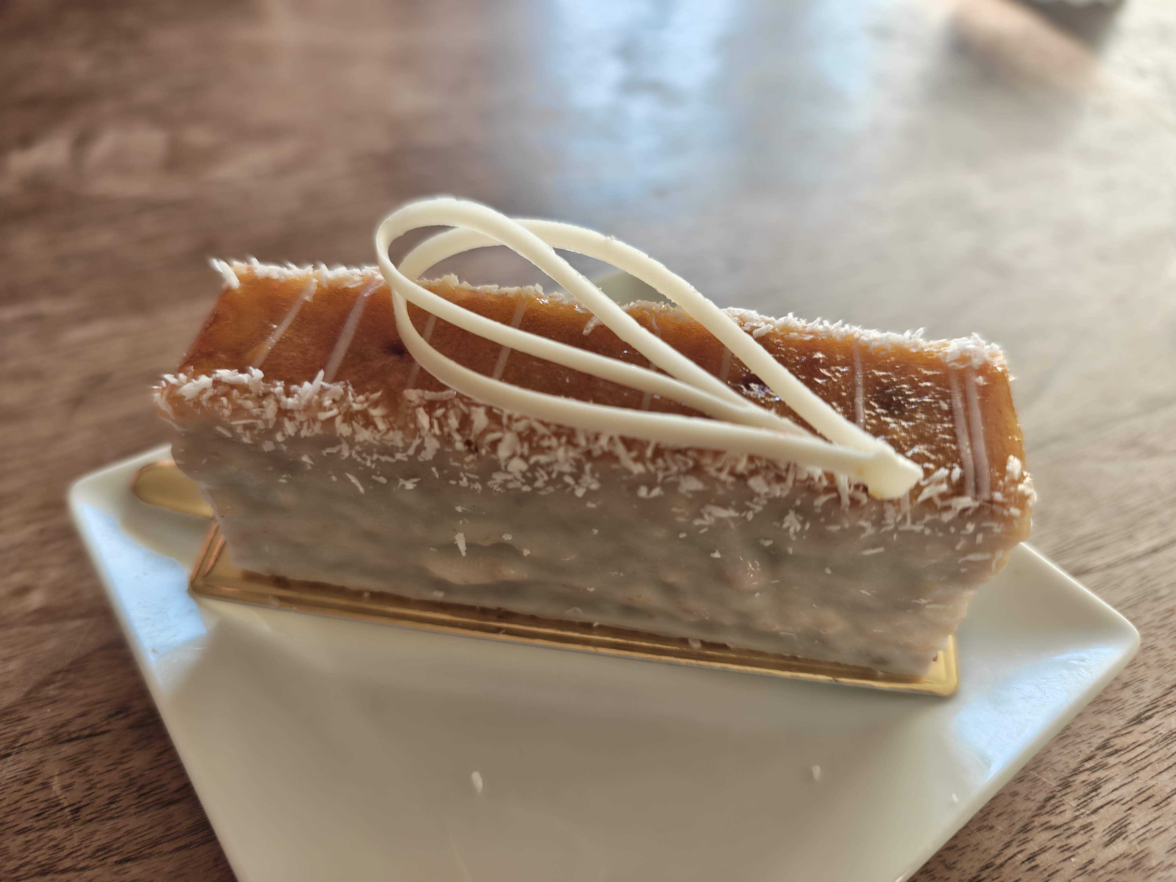 東船橋駅　ケーキ屋　MAISON PEANUTS CHIBA（メゾンピーナッツチバ）　パッションフルーツとピーナッツのケーキ