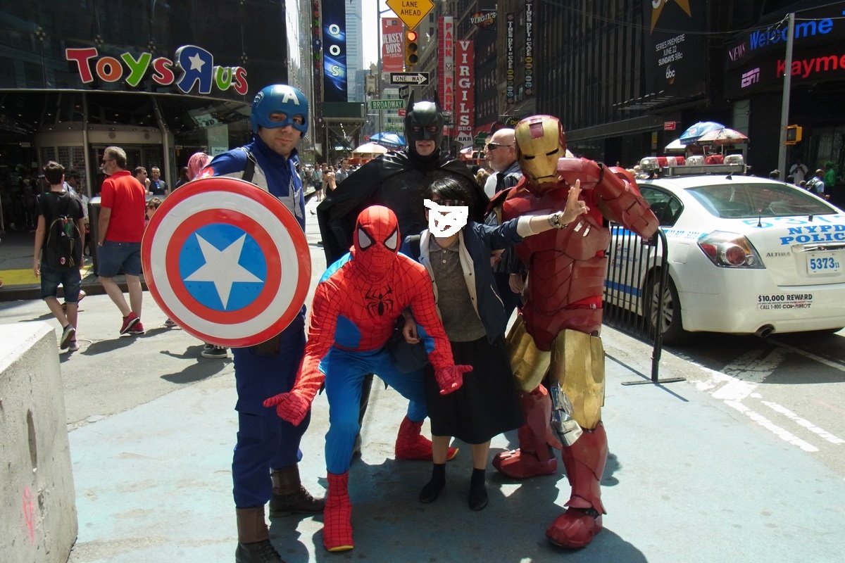 ニューヨーク 偽物キャラクターのスパイダーマンがタイムズスクエア の道行く観光客とプロレスさながら殴り合い ラスベガス ロサンゼルスの旅 楽天ブログ