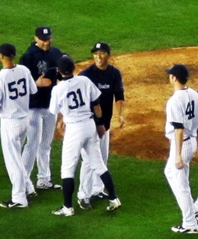 15-2 試合終了後 黒田とイチロー.JPG