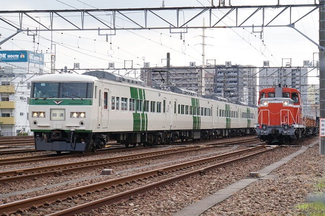 EF64 1053牽引 長野ロングチキ工臨 & 185系 訓練運転7