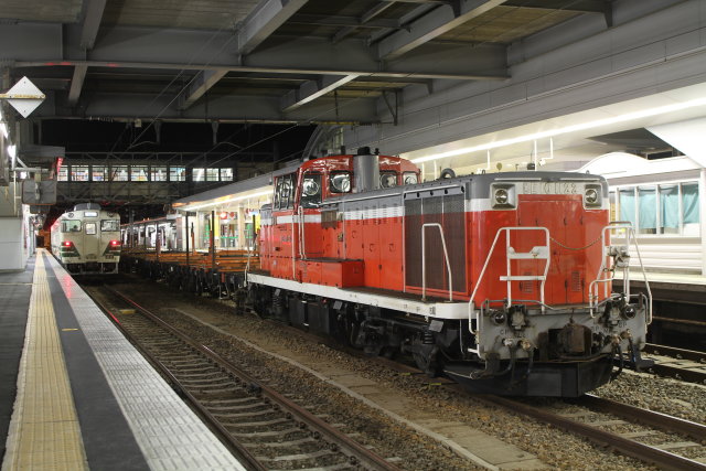 寝台特急「あけぼの」秋田駅.DE10工臨3