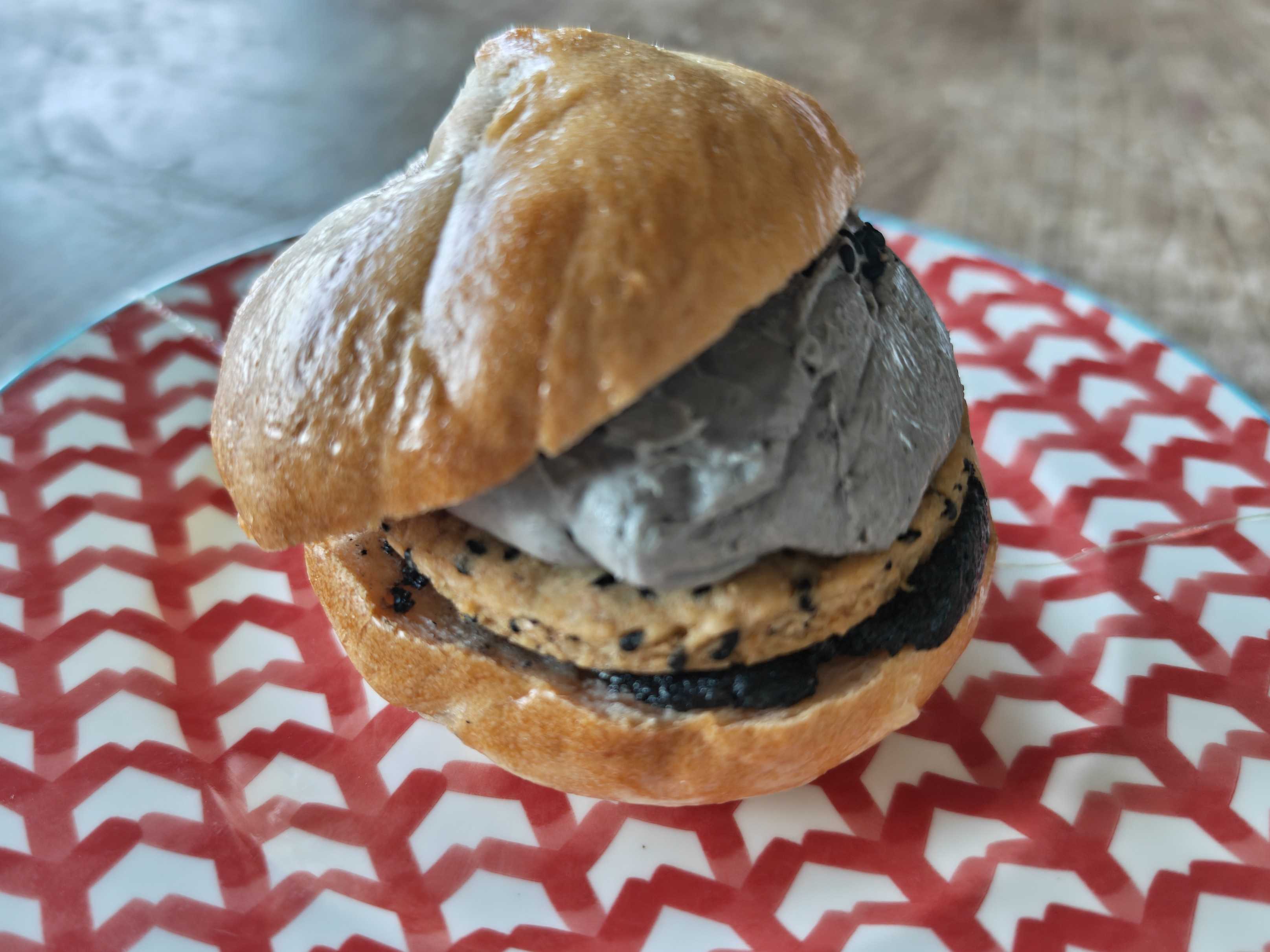 滋賀県　スコーン・ベーグルのお店　inari bakery　通販　黒ごま尽くしサンド