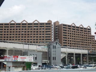 日進駅前