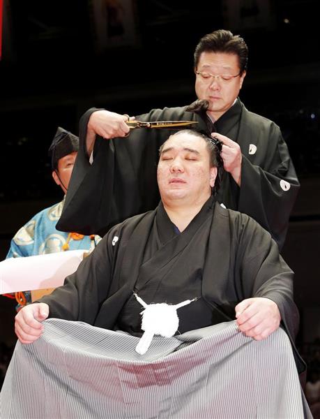 相撲の世界の断髪式とはどんな式 阿加井秀樹が伝える相撲の魅力 楽天ブログ
