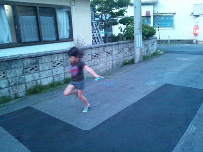 走り縄跳び