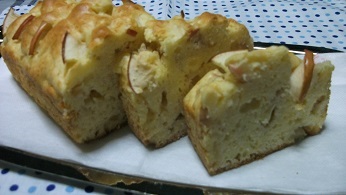 リンゴのケーキ2.JPG