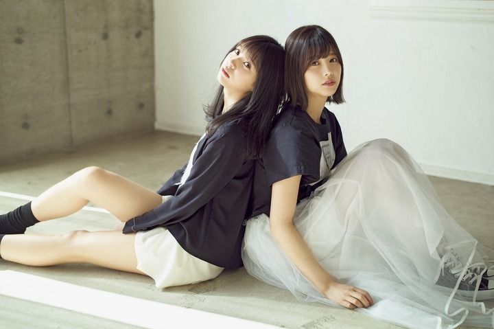 ☆欅坂46♪渡邉理佐＆小林由依が「マガジン」表紙に！後ろから抱きしめ