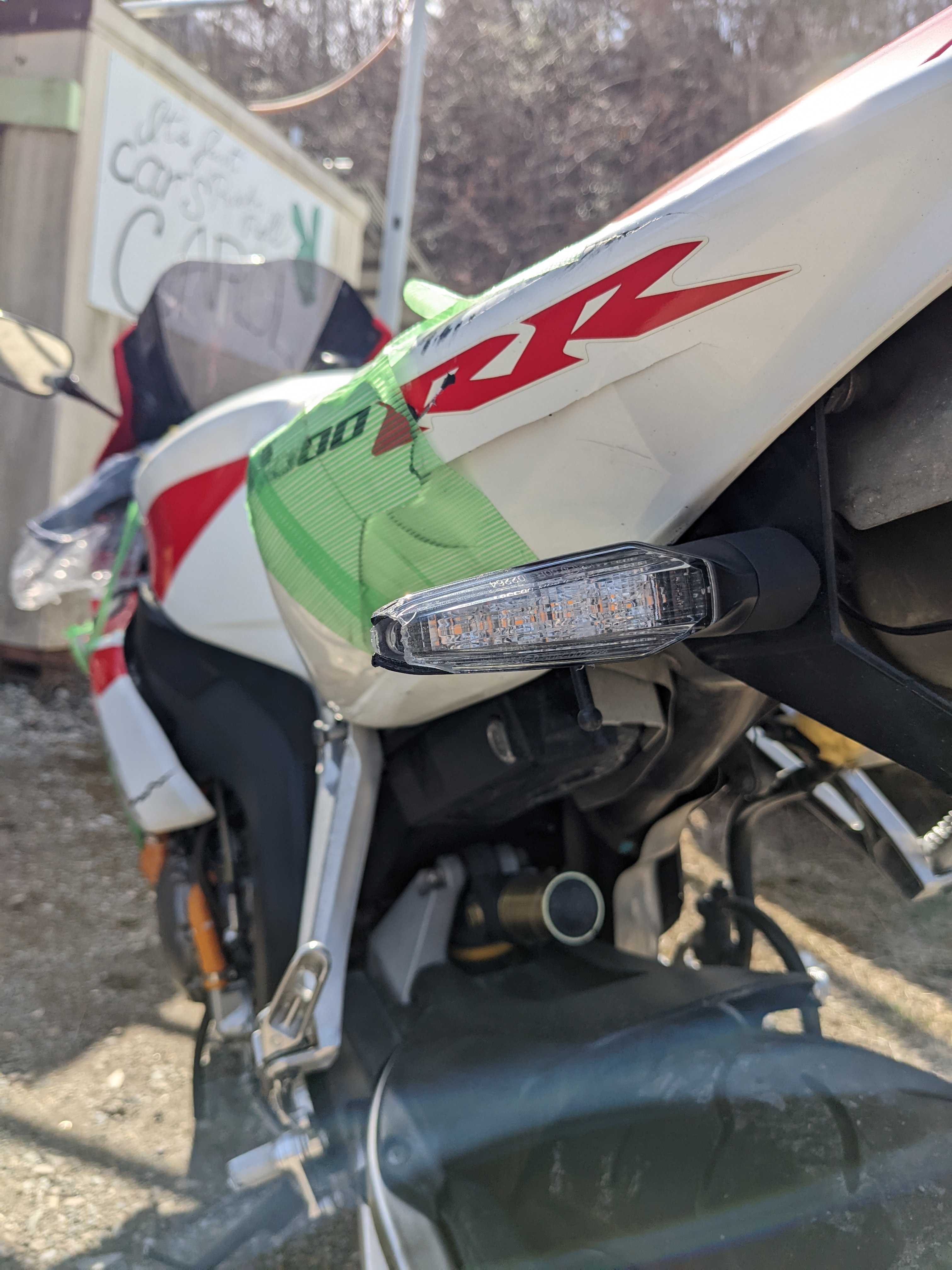 傷だらけのCBR1000RR SC57 再生 | Jin-base バイク、車、何でも
