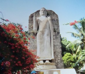 スリランカ・アウカナの仏像のレプリカ