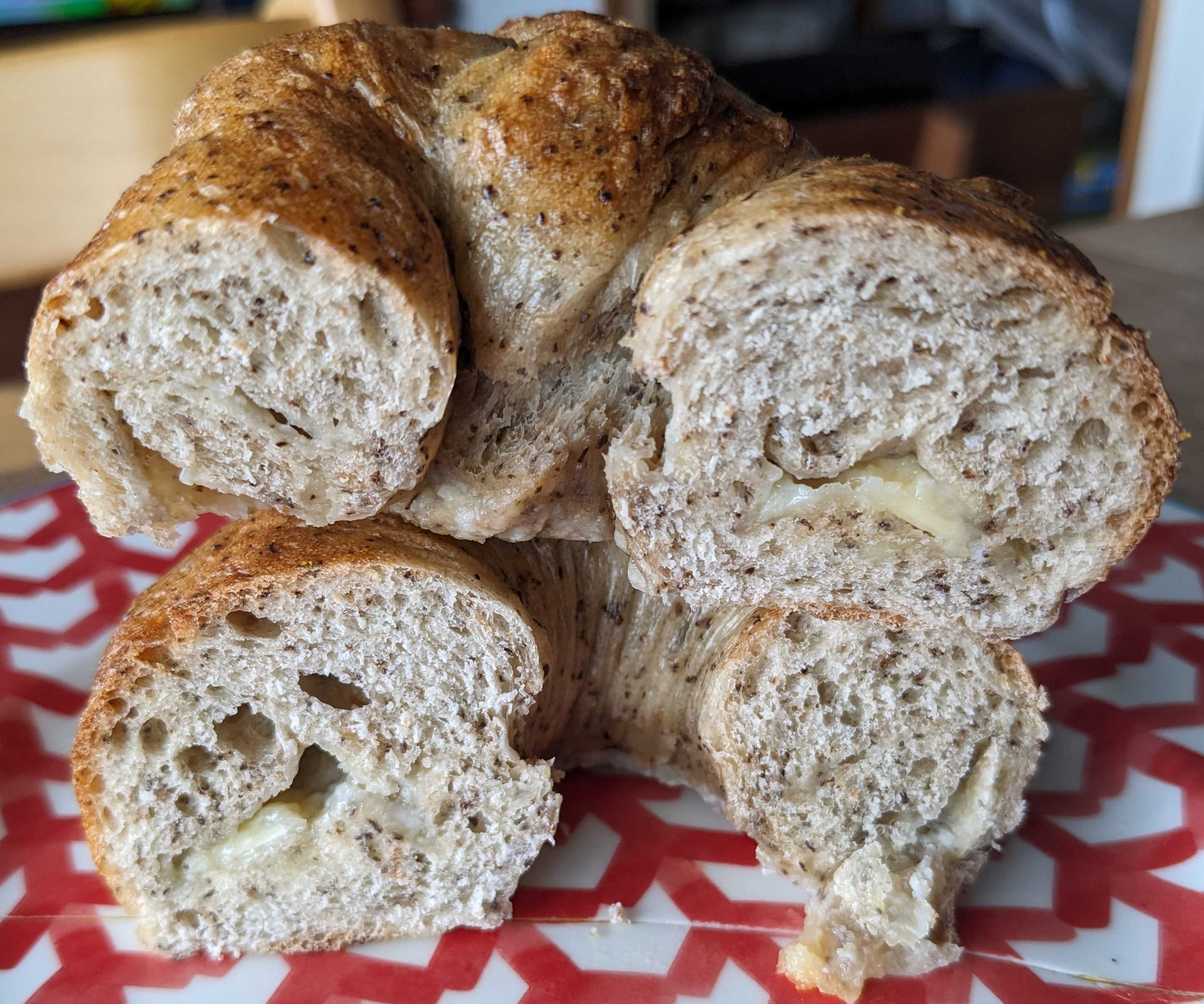 愛媛県県松山市yamatoyabake.の通販　アールグレイホワイトチョコベーグルの断面