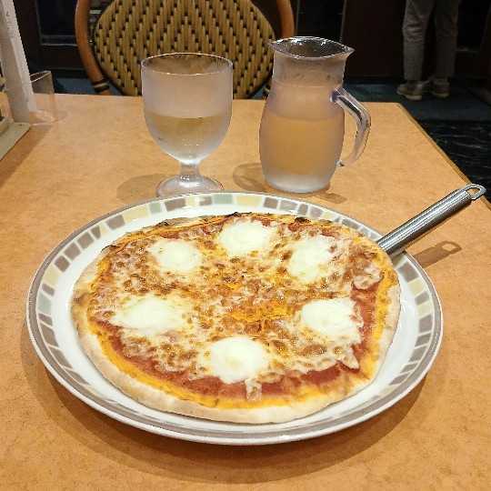 ピザ＆白ワイン