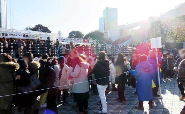 14 東京 バーミリオンカード専用売場 初日1426.JPG