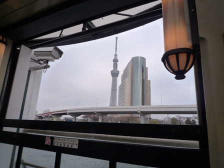 船内からスカイツリー