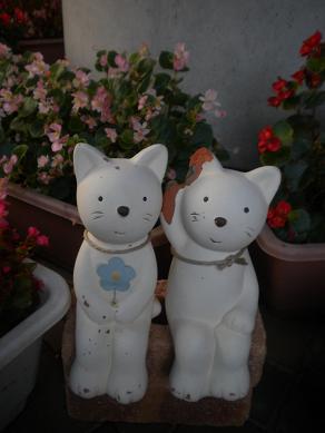 こんにちは～♪ニャンコの置き物.JPG